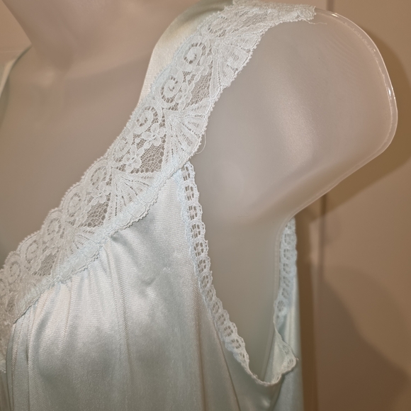 VTG Vanity Fair Soft Blue Lace Chemise - Picture 3 of 7